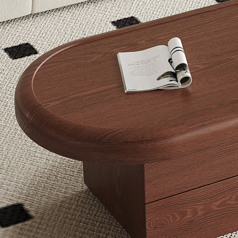 Une table basse ovale de style moyen en couleur noyer, H 16,5 po x L 51,2 po x l 23,6 po