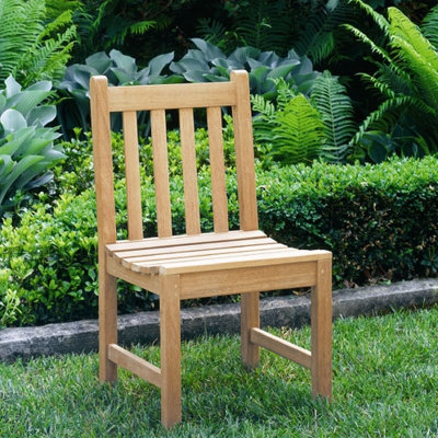 Classic Outdoor Lounge Chair