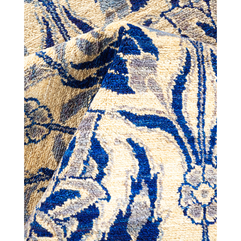 Tapis unique bleu / ivoire noué à la main Tyreck Suzani 11 pi 10 po x 20 pi 9 po