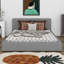Grand lit tapissier avec base solide-386142556