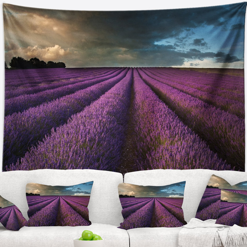 Tapisserie champ floral et ciel dramatique, H 32 po x l 39 po