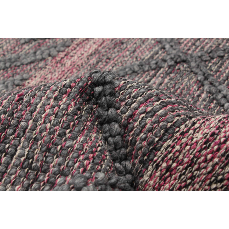 Tapis noir / rouge 4 pi 11 po x 8 pi 2 po Demaje One-of-a-Kind