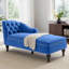 Chaise longue Sela Contemporary en velours avec capitonnage à boutons, garniture cloutée et pieds en bois massif, accoudoir à droite