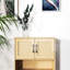 Armoire de rangement Mid-Century tissée à 4 portes avec tablettes réglables. Idéal pour les essentiels de salle à manger et le désordre du salon. Quatre structures amplement d'espace dans les portes Design Good Articles Decor. Équilibre