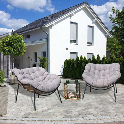 Chaise longue surdimensionnée en osier de rotin pour l'intérieur avec coussin épais et 1 table pour le porche
