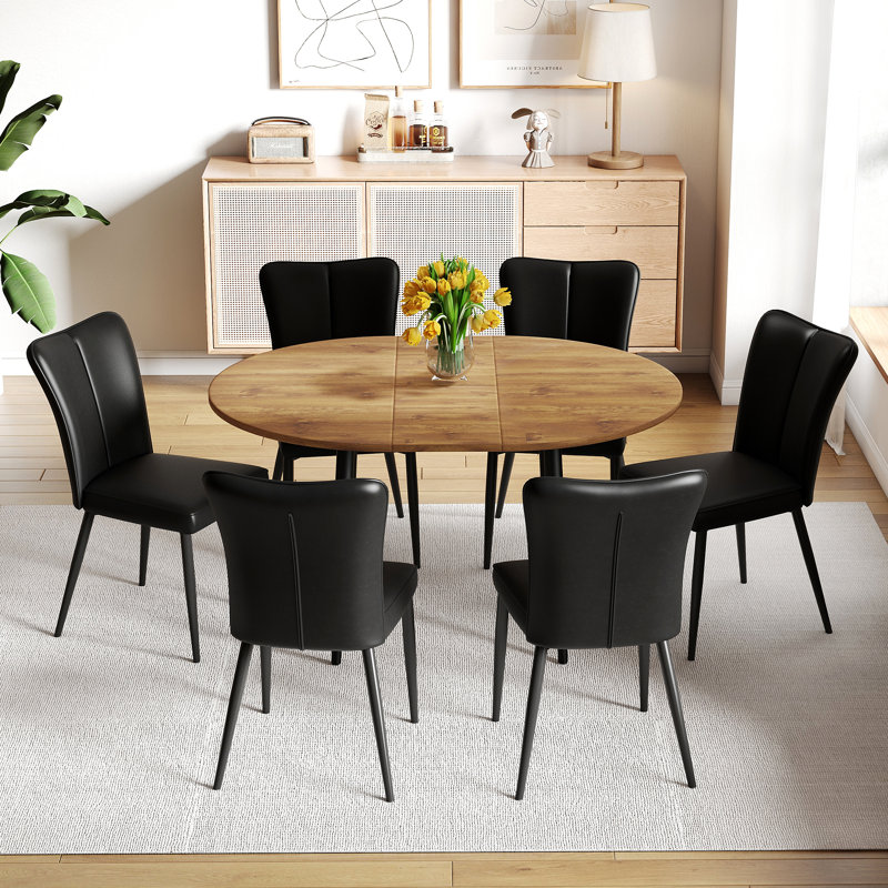 Ensemble de table de salle à manger extensible en bois avec chaises en polyuréthane noir pour des rassemblements flexibles