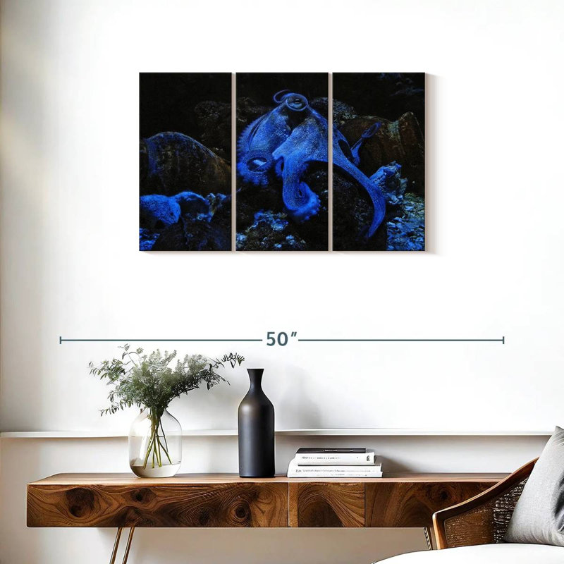 Pieuvre bleue stoïque, H 20 po x l 33 po