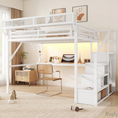 Lit mezzanine en métal avec bureau et station de charge, escalier et lumière