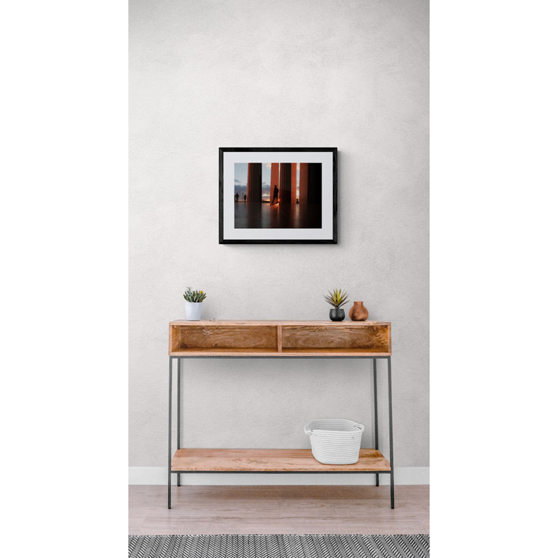 «Lincoln Memorial Columns» par Angela Pan, Papier avec cadre noir, H 17,2 po x l 21,2 po