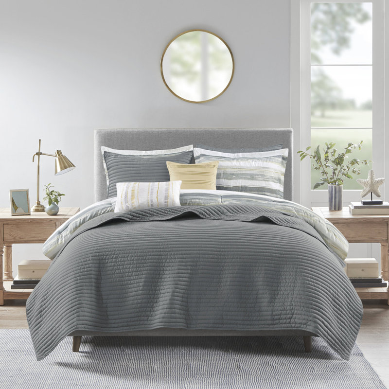 Literie en seersucker jaune double / grand - 8 pièces avec édredon, bourre de coussins décoratifs texturés à rayures aquarelle, gris et motif