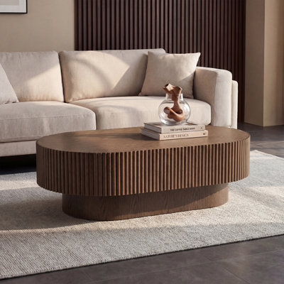 Table basse ovale en bois massif l 43,7 po avec motif cannelé