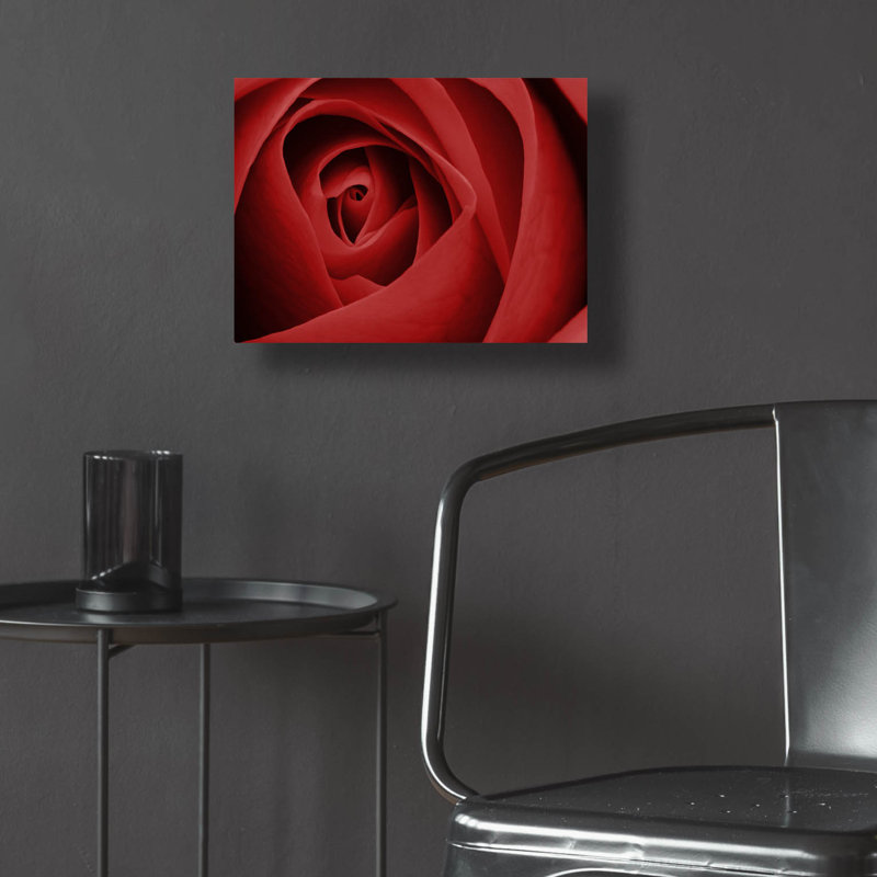 «Red Rose» par Tom Quartermaine, H 12 po x l 16 po x P 0,13 po