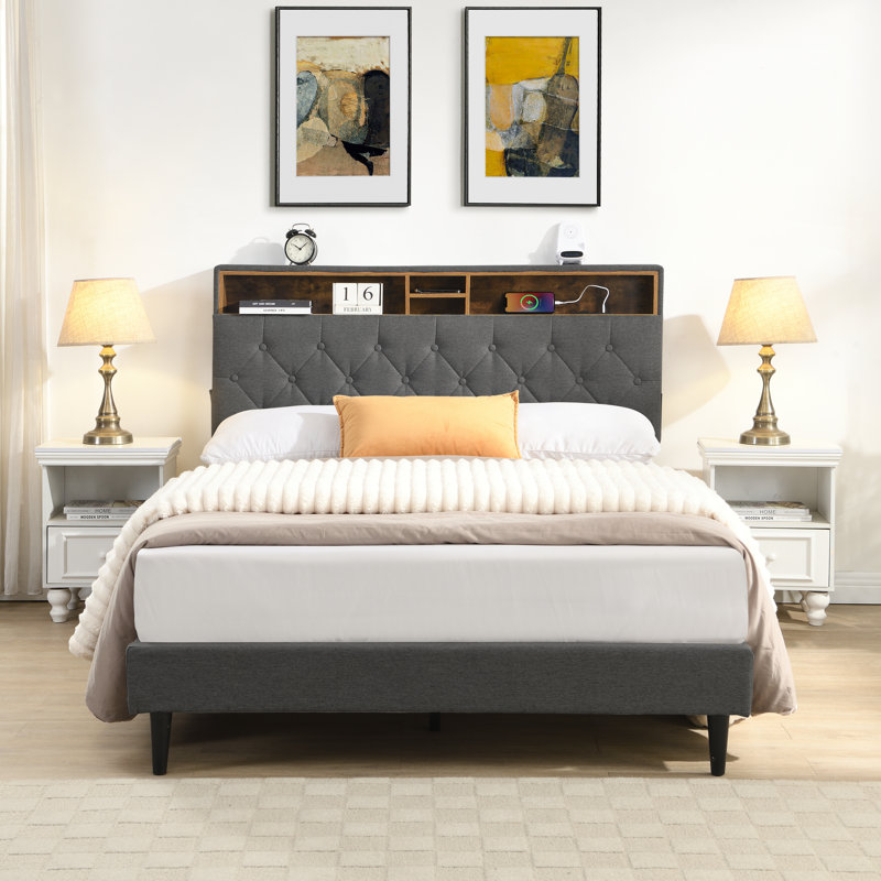 Structure de lit tapissier KING -Size avec tête de lit en tissu de lin touffeté à boutons, ports USB, station de charge pratique, deux poches latérales, ne nécessite pas de sommier, gris foncé