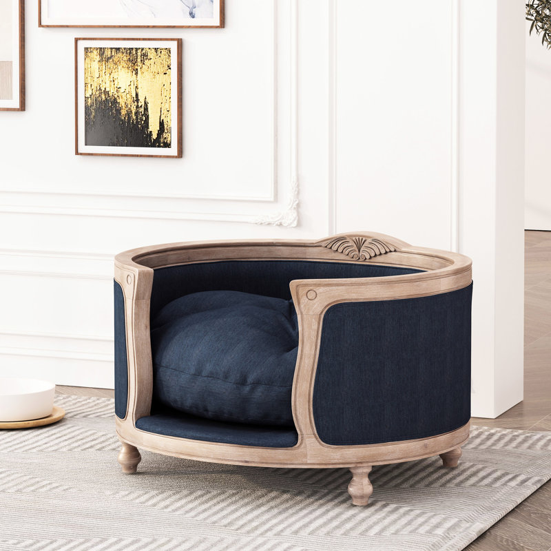 Lit moyen pour animal de compagnie en tissu bleu marine, de style contemporain avec coutures en losange et structure en bois de bouleau