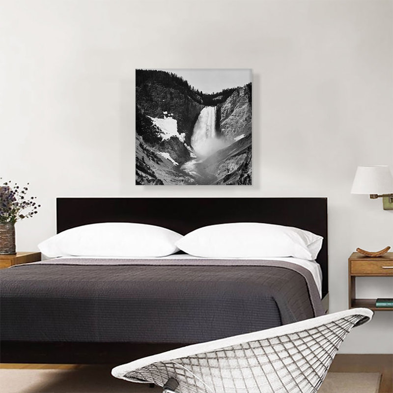 «Yellowstone Falls Yellowstone Wyoming» par Ansel Adams - reproduction de photo sur toile tendue