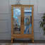 Vitrine élégante en chêne clair avec portes en verre trempé