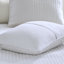 Courtepointe bleu sarcelle double / grand - 3 pièces, tissu en microfibre, rembourré de coton, conception réversible, piquage à point, idéal pour une utilisation à l'année, avec 2 taies décoratives, pièce en microfibre, rembourrage, réversible, literie-124253774-138456569