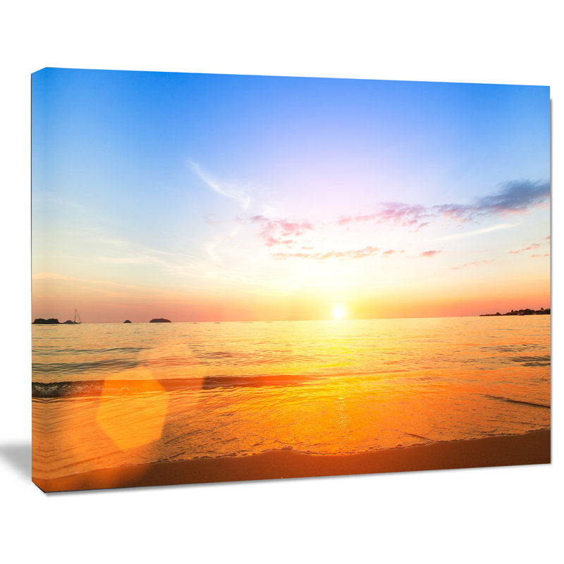 «Beautiful Sunset Over Yellow Waters Modern Beach», reproduction de photo sur toile tendue, H 20 po x l 20 po x P 1 po