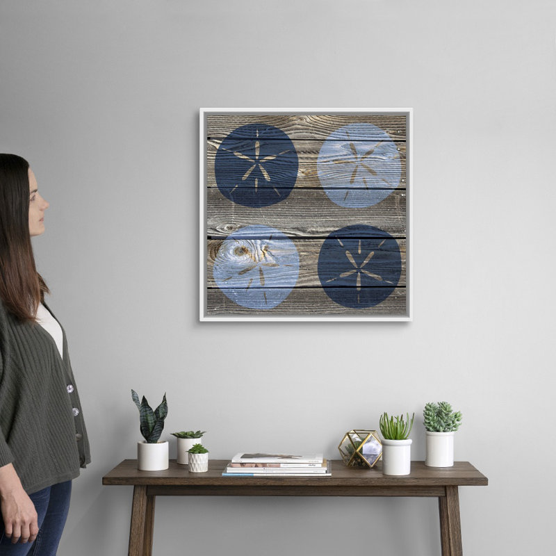 «Blue Sand Dollars» par Melody Hogan, reproduction sur toile, Cadre blanc, H 26 po x l 26 po x P 1,75 po