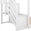 Lit simple au-dessus d'un lit superposé blanc avec glissière et escalier-479888167