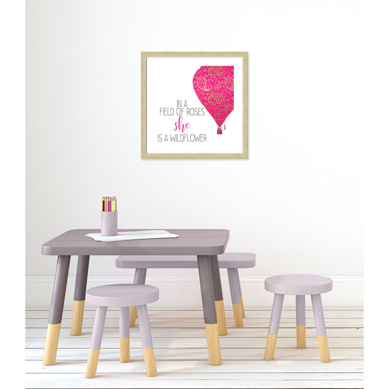 Il s’agit d’un wildflower, H 24,5 po x l 24,5 po x P 0,63 po, Encadré plat champagne