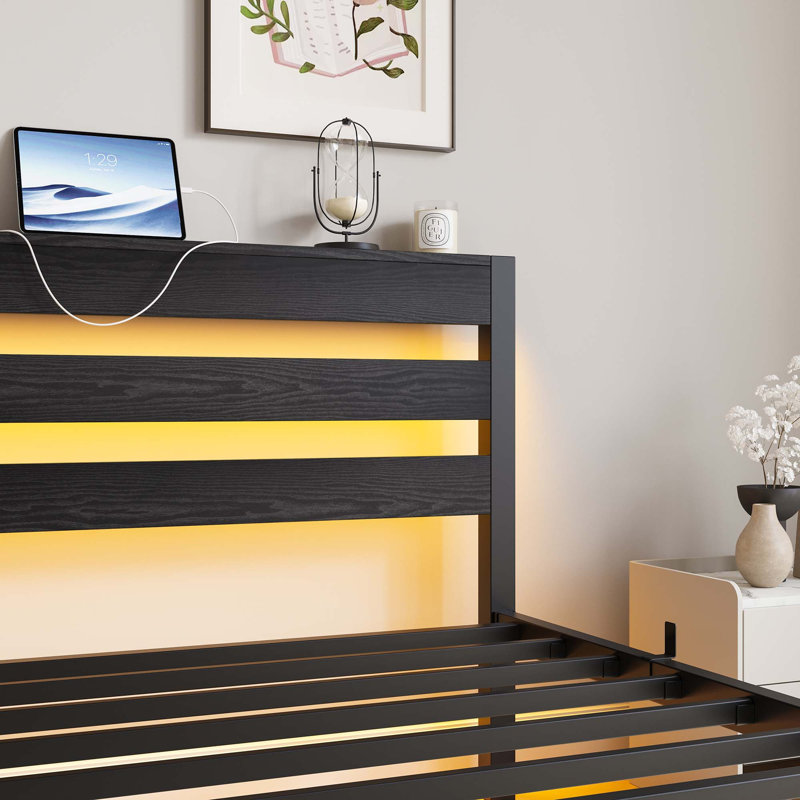 Cadre de lit en métal avec tête de lit en bois, lumières RVB, chargeur, Simple, Noir