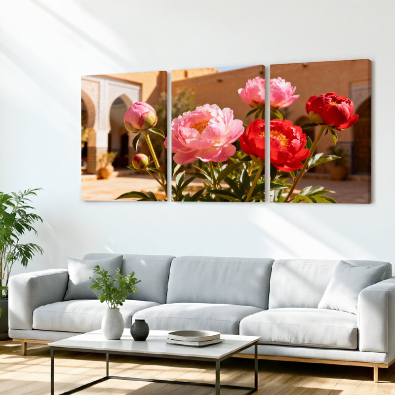 Ensemble de 3 tableaux sur toile tendue représentant des pivoines et une cour marocaine, H 30 po x l 60 po