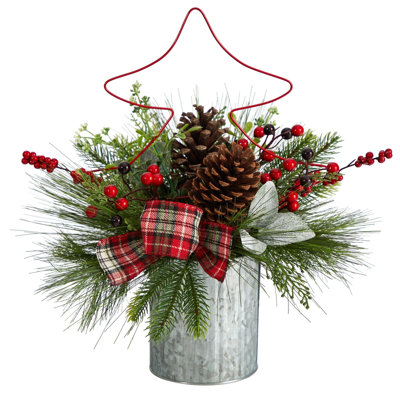 Arrangement de Noël pomme de pin et baies