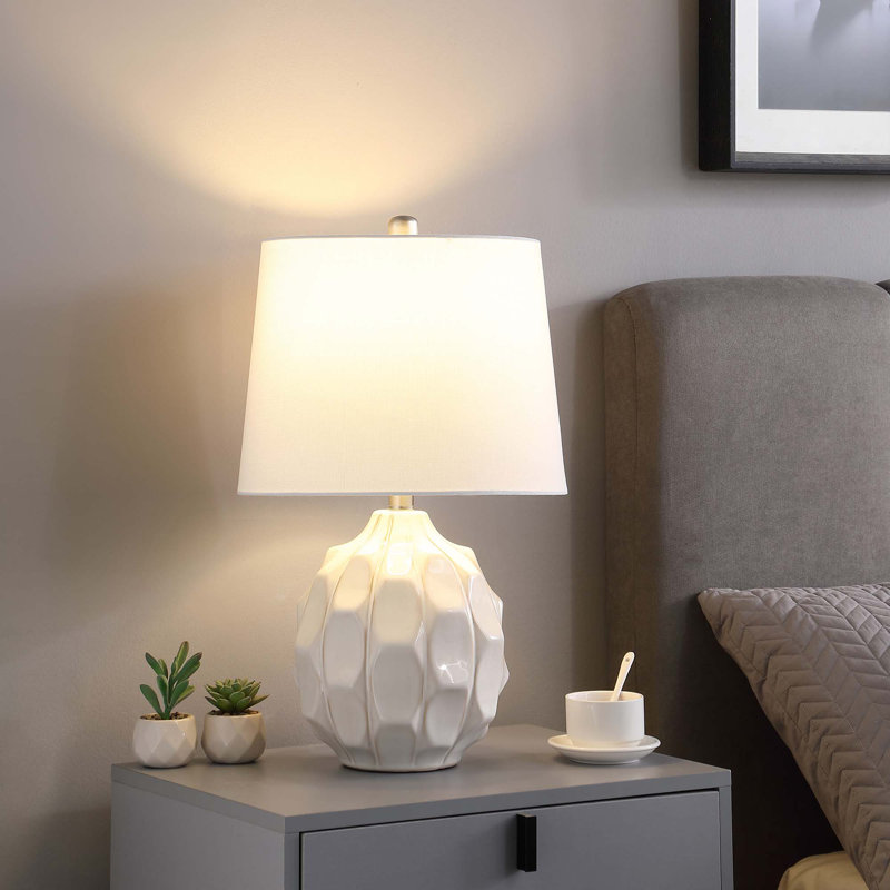 Lampe de table cascade festonnée 21,75 po en bord de mer crème / taupe