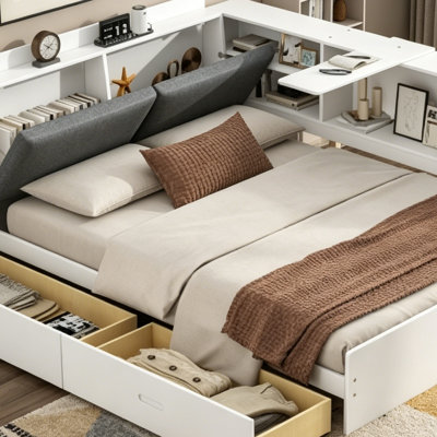 Lit plateforme en bois avec tête de lit