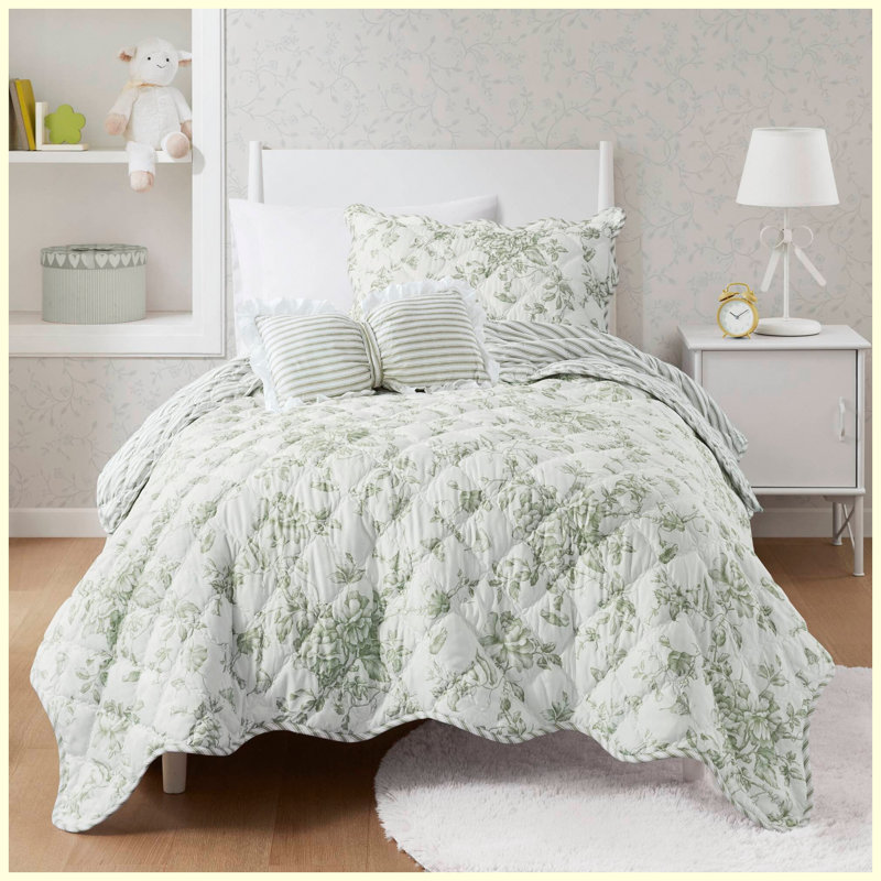 3-Piece Twin/Twin XL Solid Green Quilt Set with Decorative Pillow