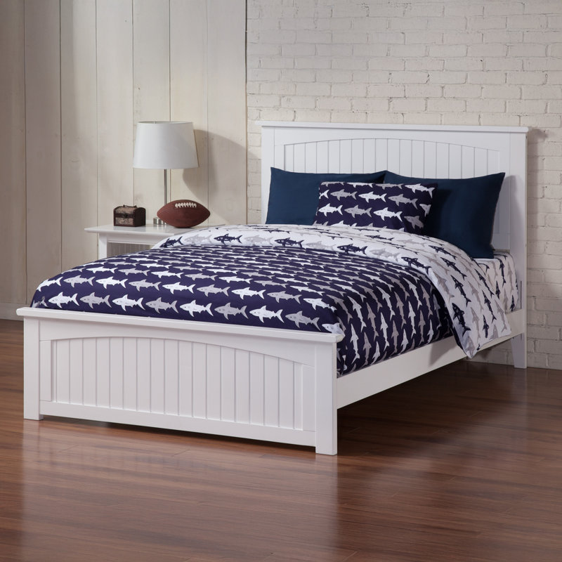 Lit plateforme en bois massif à profil bas Nantucket avec pied de lit assorti, Double, Blanc