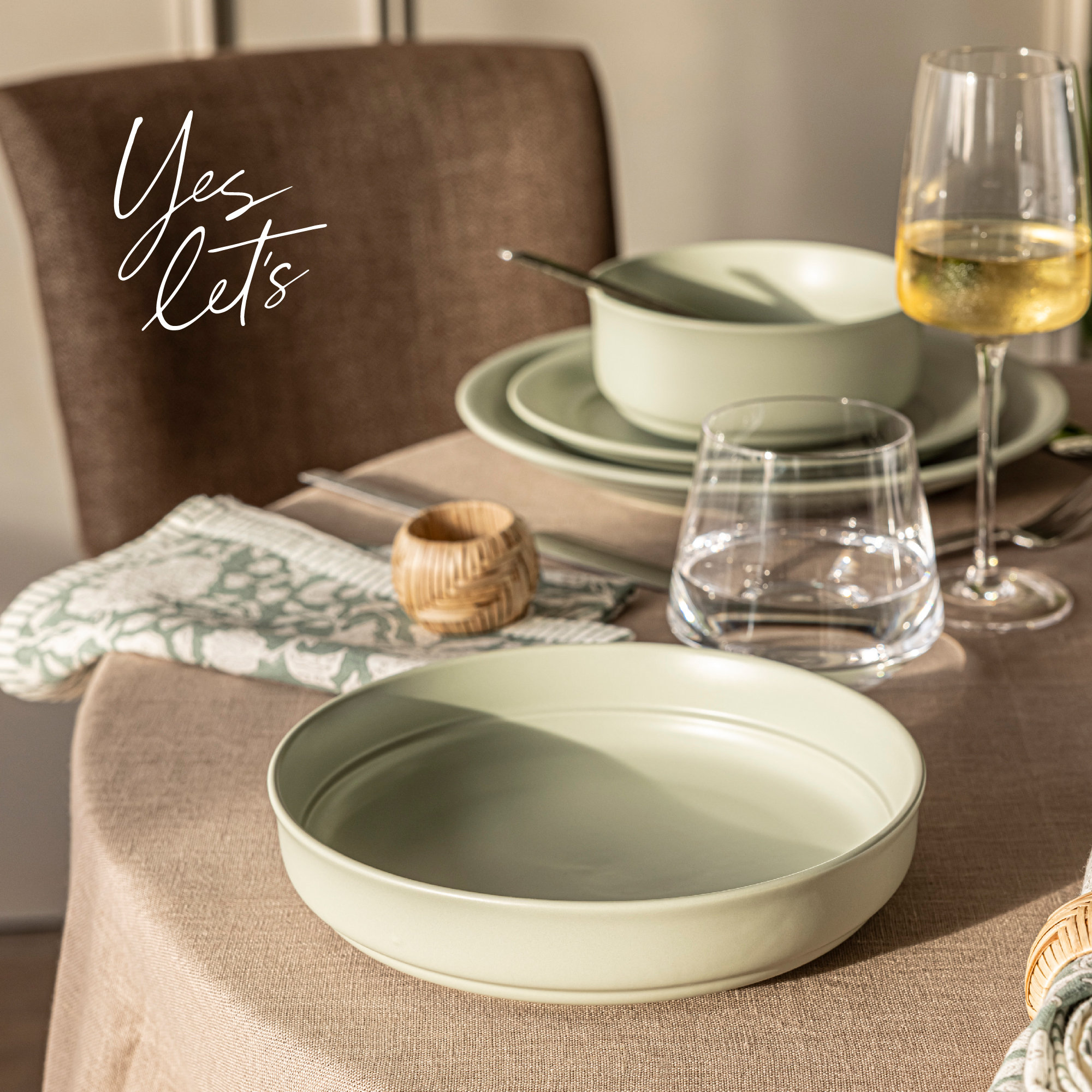 Rimmed over&back Semi Hand-Finished Stoneware Dinner Bowls, Set of 4, Green