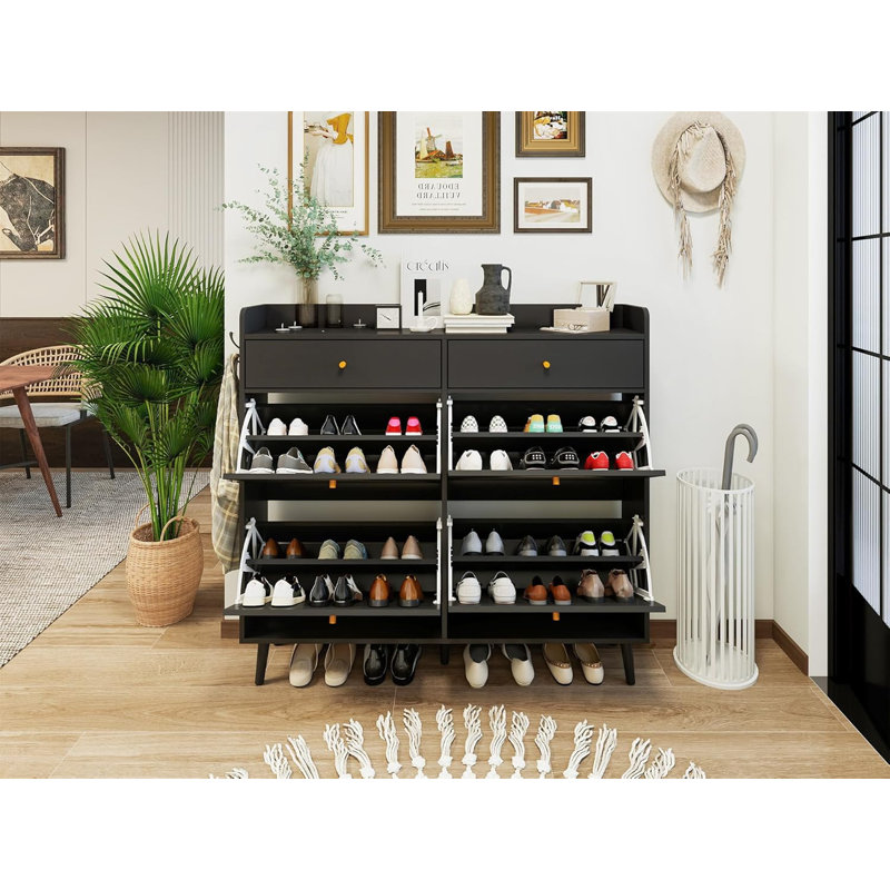 Grande armoire à chaussures en rotin avec tiroirs rabattables, tiroirs supérieurs et crochets pour le rangement et l'organisation du vestibule