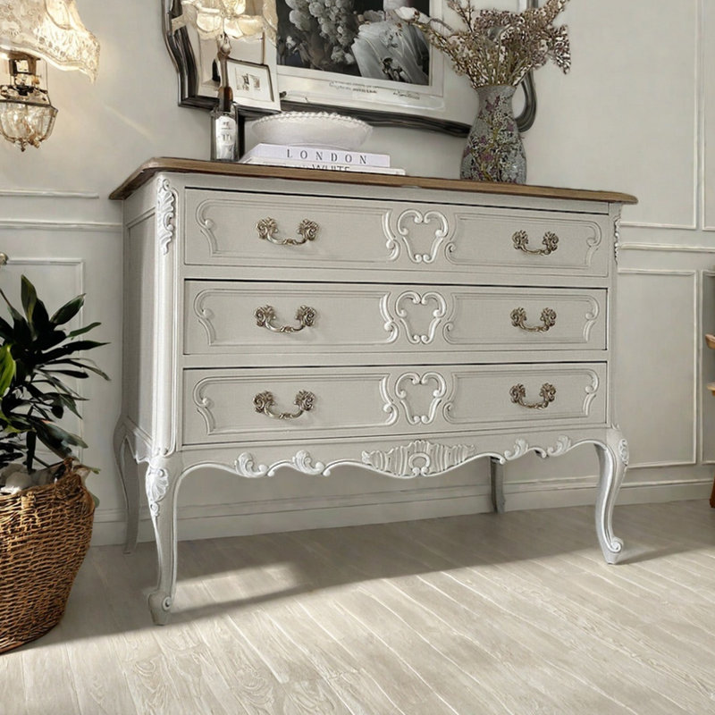 Commode sculptée de style européen