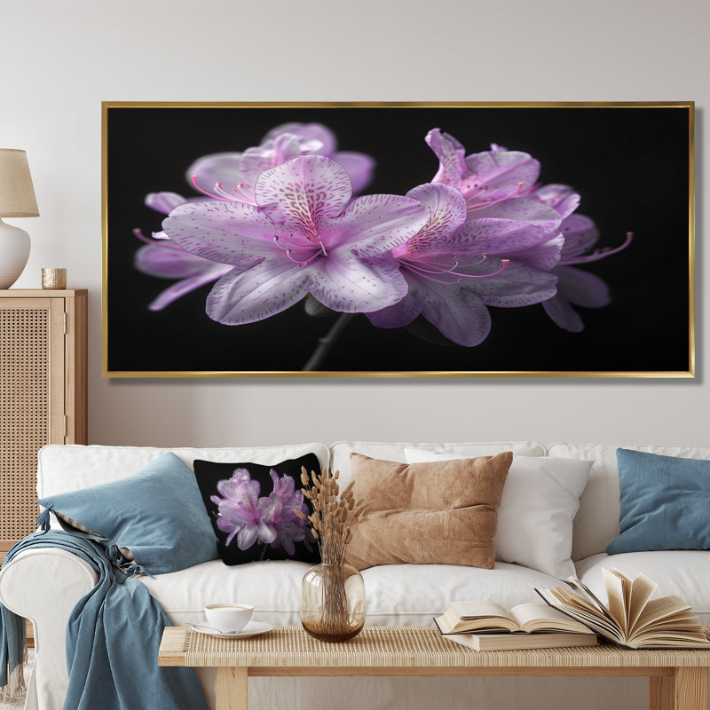 Ruchodendron mauve et noir soufflant vents - art mural rhododendron, H 28 po x l 60 po, Cadre flottant doré