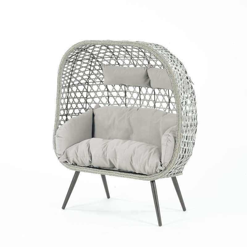 Alaya Wicker Outdoor Lounge Chair
