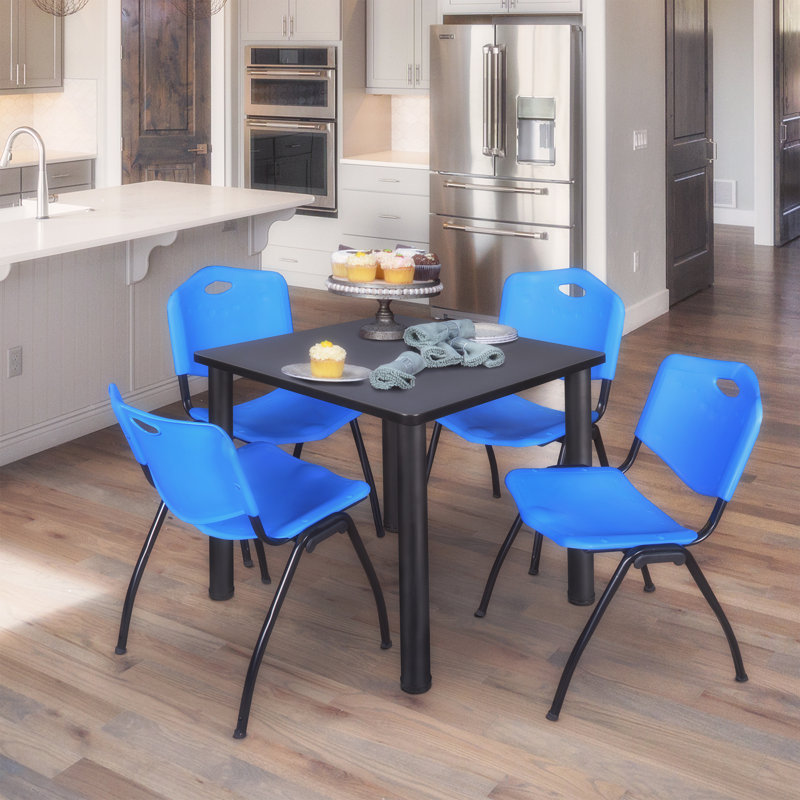 Plateau de table Kee Square, 4 chaises empilables, H 30 po x l 29 po x P 29 po, Noir, Gris