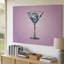 Toile, un verre à martini stylisé vibrant est placé en évidence contre un art mural doux sur fond rose avec une boule disco éblouissante, art mural-543481999