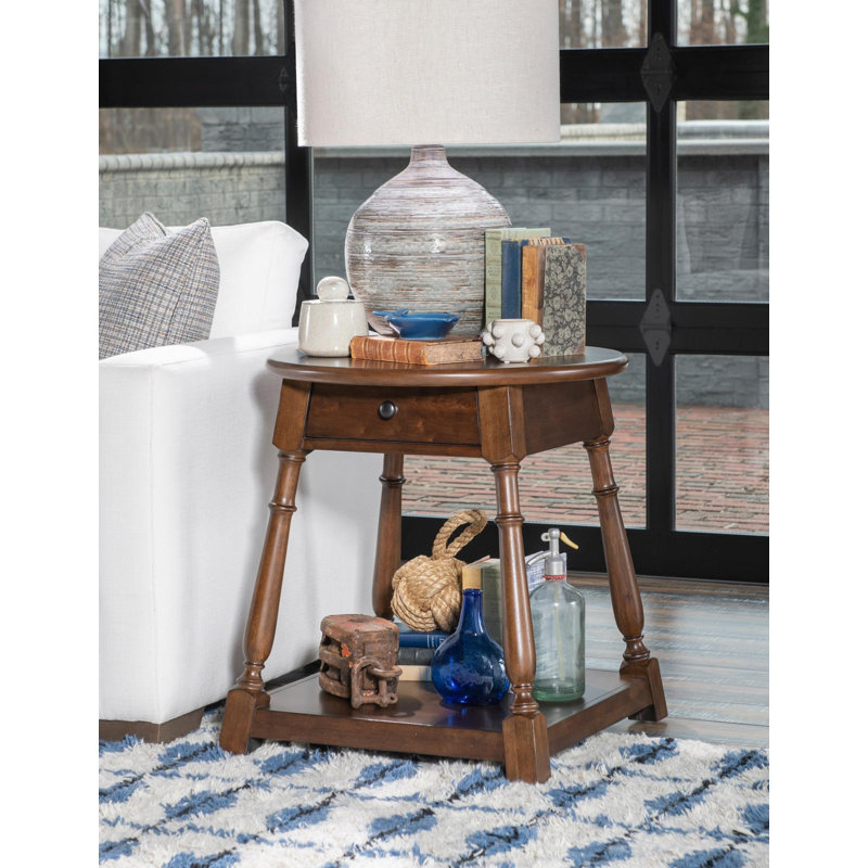 Table de bout ronde en placage de bois massif rustique de 26 po Speilia, Pinecone