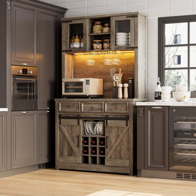 Meuble-bar de style ferme de 183 cm avec éclairage DEL et prises électriques, buffet haut de cuisine avec 3 tiroirs et porte-verres à vin, porte coulissante de style grange, grand espace de rangement pour bar à domicile