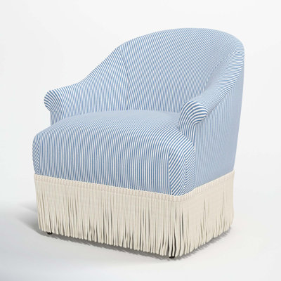 Fauteuil demi-tonneau en coton avec accoudoirs roulés encastrés et pieds en bois massif Callie