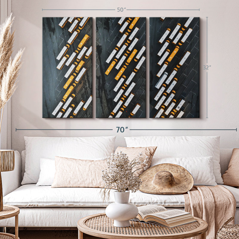 «North Carolina School Buses, impression sur toile» sur véhicule, H 32 po x l 50 po