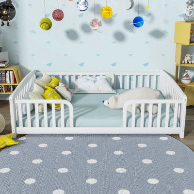Lit double pleine grandeur pour enfant avec entrée centrale, lit en bois de pin Montessori avec garde-corps de sécurité, blanc