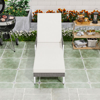 Chaise longue en rotin toutes saisons avec inclinaison à 6 positions, chaise de patio en osier avec accoudoirs