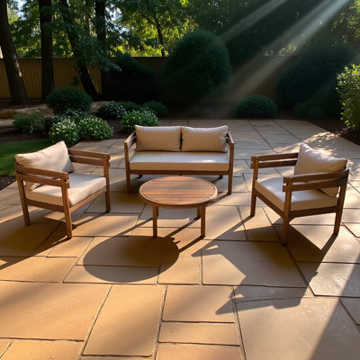 Ensemble de mobilier de patio 4 pièces en bois d'acacia, ensemble de conversation extérieur brun clair avec coussins beiges déperlants, canapé 2 places, 2 chaises et table basse