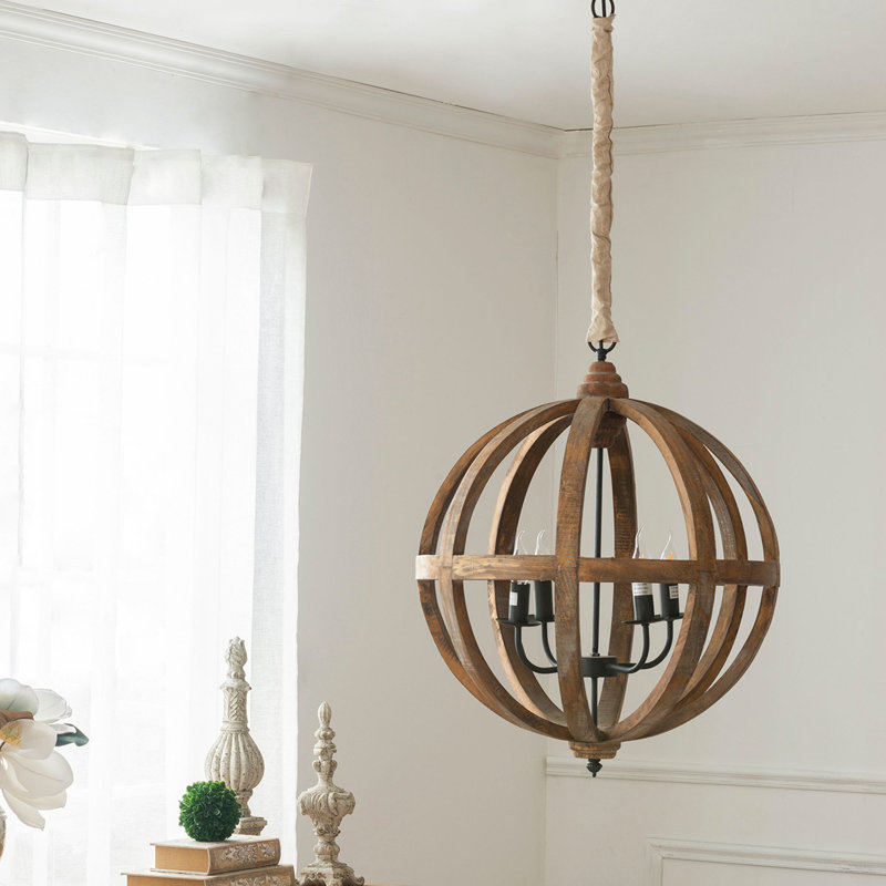 Lustre en bois à quatre lumières