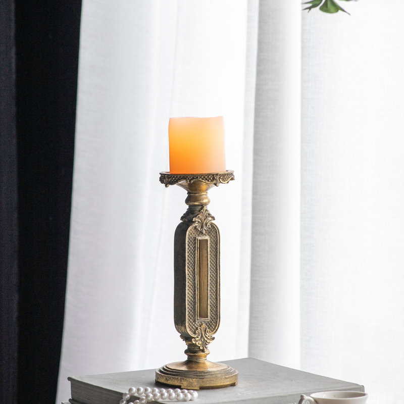 Porte-bougie antique en or