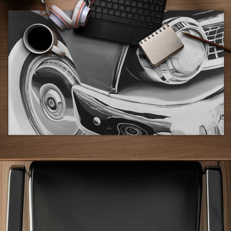 Beautiful old car - 14.00"x24.25" Desk mat