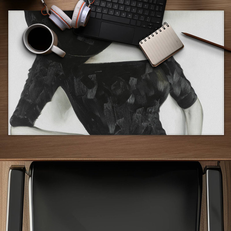 Beautiful classic woman - 14.00"x24.25" Desk mat